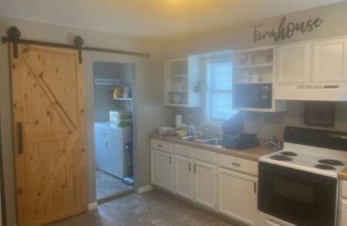Marshland Apartment | Vacation home in Fountain City, steps from Mississippi River
