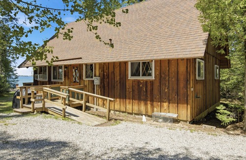 Charlevoix Cabin | Valentine Cabin offering stunning views of Lake Charlevoix