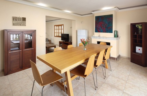 Sitio de Calahonda Villa | Villa Playa - Spacious 5 Bedroom Beachside Villa in Mijas Costa with Pool & AC