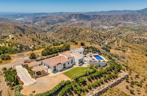 Canillas de Aceituno House | Villa with a unique design near Alcaucín, Málaga