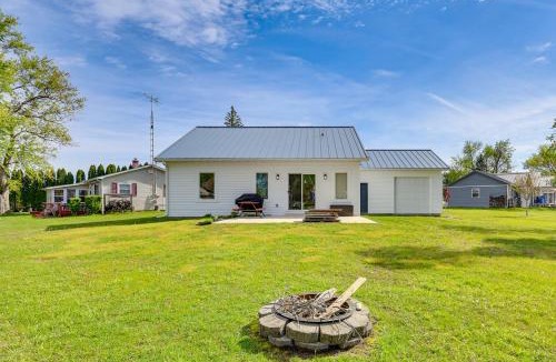 Brooklyn House | Vineyard Lake Canal Oasis - Pets Welcome!