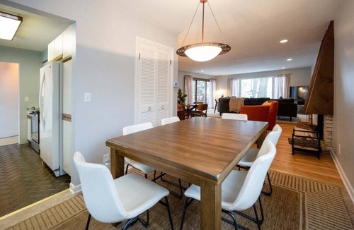 Beachwood-Bluffton House | Walk to Beach | Mid-Century Retreat | Pet Friendly