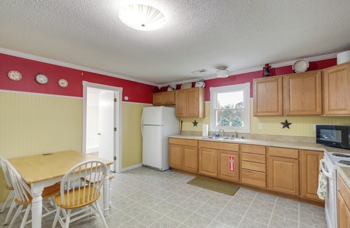 Nauvoo Apartment | Walk to Nauvoo Temple: Remodeled Family Apartment