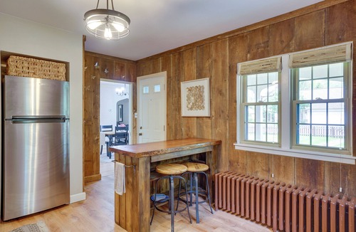 Thiensville Cottage | Walkable Thiensville Retreat Near Hiking!