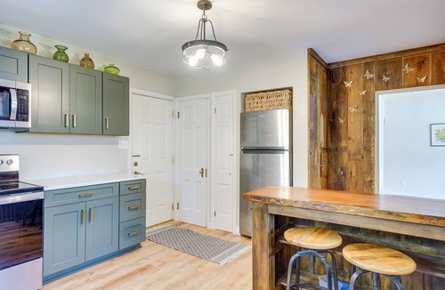 Thiensville Cottage | Walkable Thiensville Retreat Near Hiking!