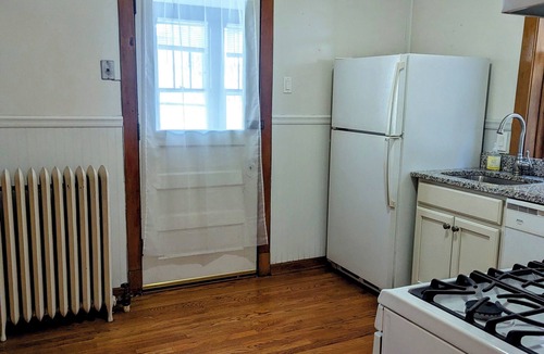 North Center Apartment | Warm Modern 2BR Walkable Roscoe Village