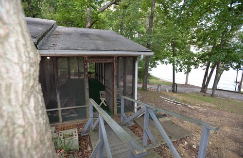 Gilbertsville House | Water Front Cabin with PRIVATE dock- high water year round, Close to marina