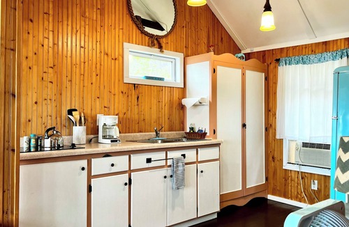 South Haven Cabin | Waterfront Cabin w/Dock Access, Fishing & Kayaks Beach Retreat - Cabin 3