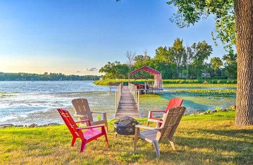 Mound House | Waterfront Mound Retreat w/Dock & Lake Access!