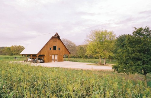 Jenkins House | Welcoming 2-bedroom barndominium near Flat Creek, MO