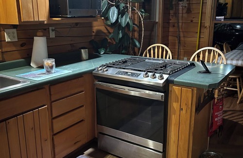 Ellsworth Cabin | Welcoming 2-bedroom cabin in Ellsworth