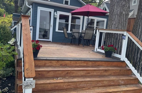 Onsted House | Welcoming lake house on beautiful Sand Lake in Irish Hills