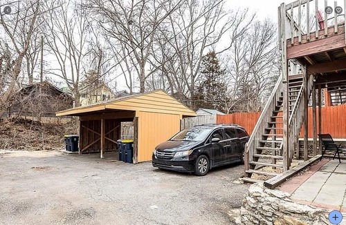West Plaza House | West Plaza Charmer II - Duplex Floor 2 - 2 Living Spaces -1 Bdrm Up - 1 Bdrm Dwn