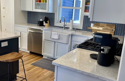 Montague House | White Lake view bright newly renovated cottage