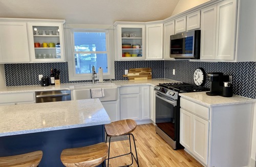 Montague House | White Lake view bright newly renovated cottage