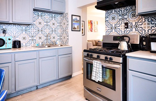 Noble Square Apartment | Wicker Park near Downtown & the Salt Shed Last Minute Special 129.00 August 3-7