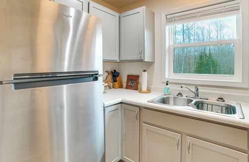 Kincheloe House | Wildlife Viewing & Trails! 155-Acre UP Retreat