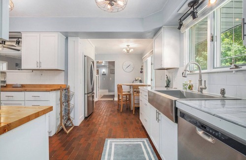 South Haven House | Willow & Waves | Hot Tub | Billiard | Gym
