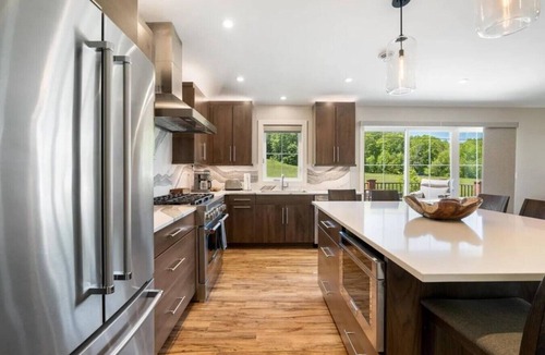 Plymouth Villa | Winner`s Circle | Luxury Stay Near Road America