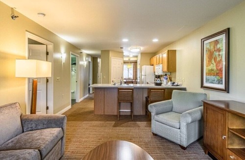 Lake Delton Condo | Wisconsin Dells | Friends Lake Getaway | Pool + Lake | 2BR