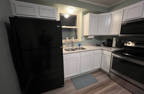 Belleville House | Wonderful 2-bedroom house with large backyard in peaceful Belleville.