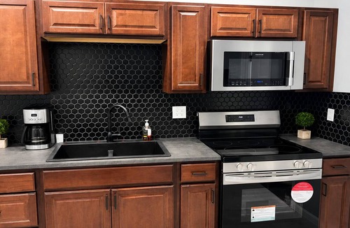 New Center Detroit Apartment | Wonderful two story, 2-bedroom apartment with AC in vibrant Detroit