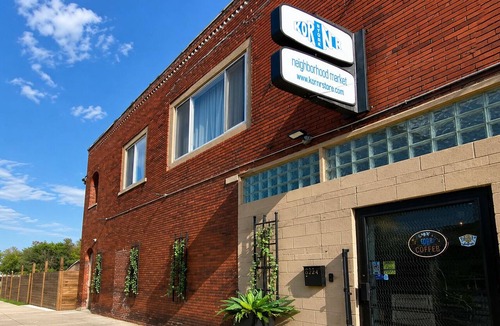 New Center Detroit Apartment | Wonderful two story, 2-bedroom apartment with AC in vibrant Detroit