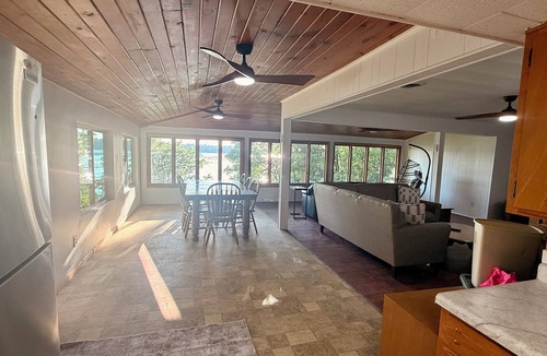 Hamilton House | Woodland Retreat High Above the Mississippi River