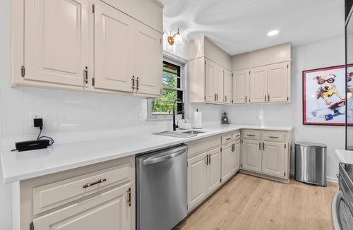 Lee's Summit House | World Cup Retreat only 20 minutes from GEHA Field at Arrowhead Stadium!