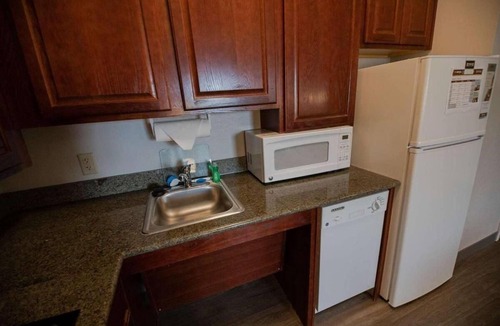 Highlands - Perkins Resort | Your Home in Baton Rouge! Comes with Free Breakfast & Parking! W/Pool Onsite!