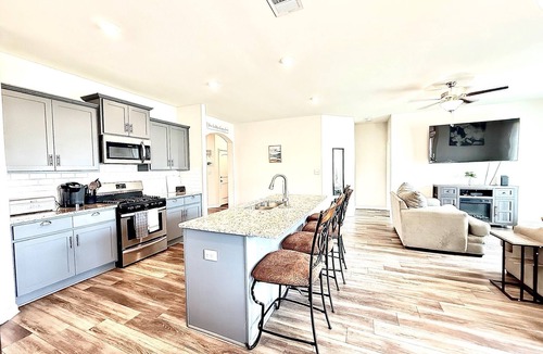 Zachary House | Zachary Retreat 4x2 Home, TV Wi-Fi Pool