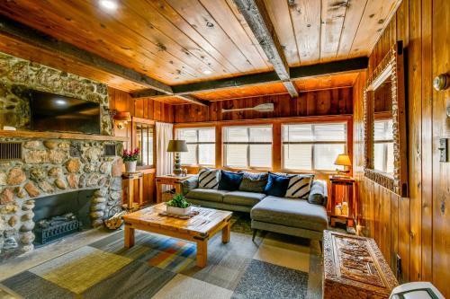 0.3 Mi to Houghton Lake: Fire Pit, Grill & Yard!