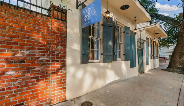 11 Historic Guest Houses w/Parking (Sleeps 54)