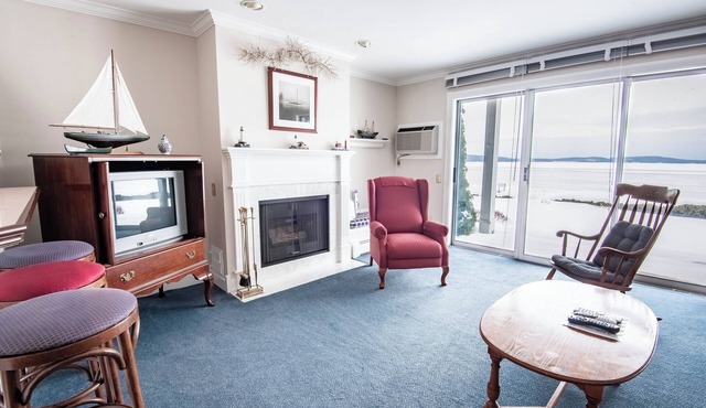 110 Water Street | 1BR Beachfront Condo | Lake Charlevoix