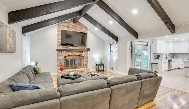 13 Mi to Arrowhead: Family-Friendly Home w/Yard