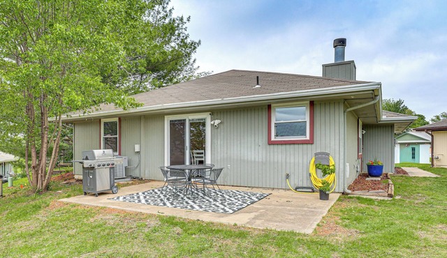 13 Mi to Kauffman Stadium! 'Cottontail Cottage'