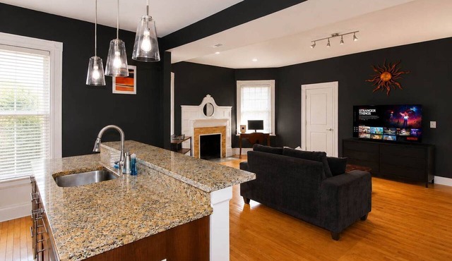 1BR Opposite SLU Hospital · Parking · Long Stays in St. Louis