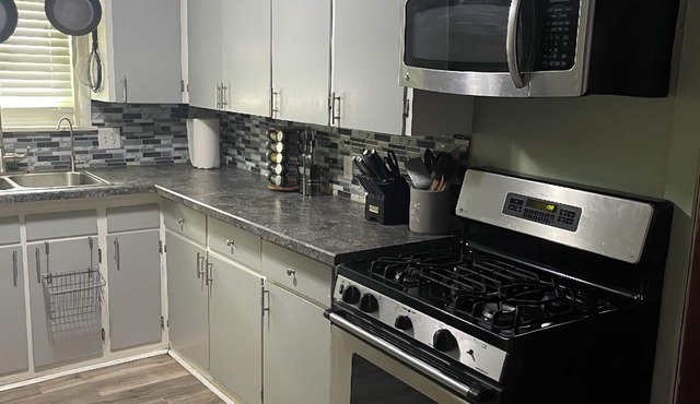 2 bedroom duplex, WiFi, Fenced in yard. Pets Welcome 30+ day rental