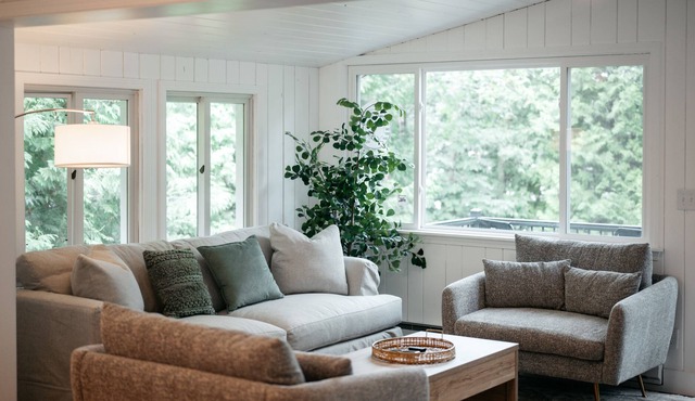 2 Cozy Waterfront Cottages on Lime Lake