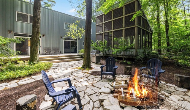 (2027 NOW OPEN!) Sawyer Stunner With Hot Tub, Sauna & Close To Beach!