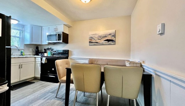 219 Maxwell St - Unit A · Newly Renovated Franklin Flat in Franklin
