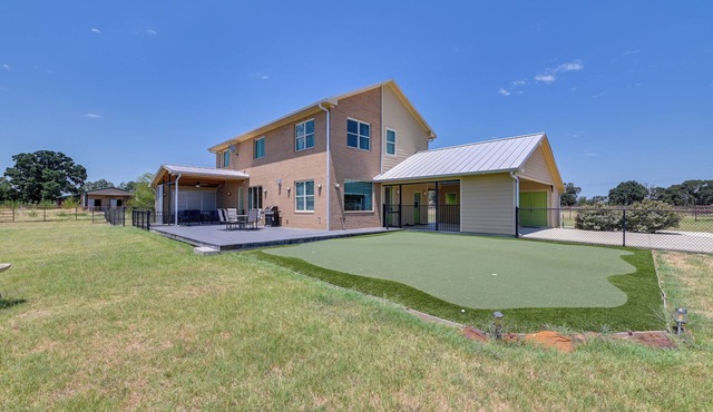 26-Acre Pilot Point Ranch Home w/Pool & Mini Golf in Pilot Point