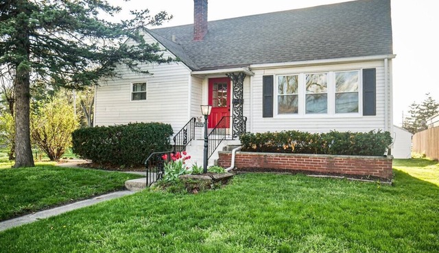 2BR+Office House in NW IN Near Metra, Shops & I-94