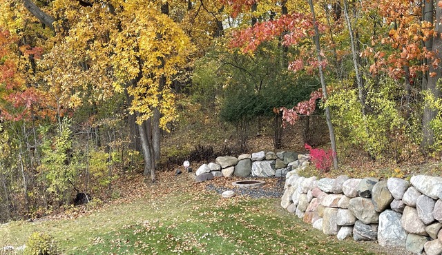 2BR Private Entrance Family-Size Walkout Suite Near Pine Knob