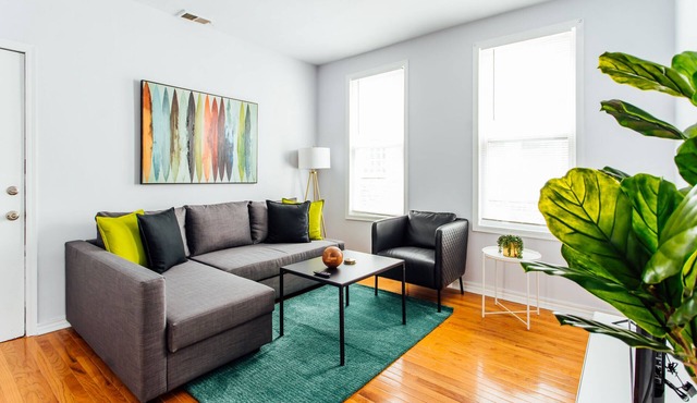 2R- ❤️ Stylish and Cozy 2BR in Logan Square!