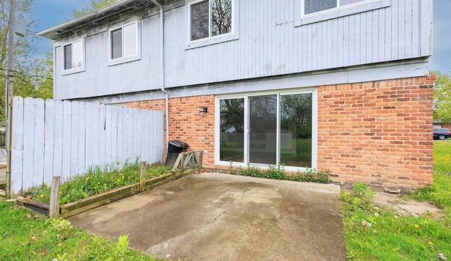 3-bed/2-bath Townhouse, Near Hospital & Parks