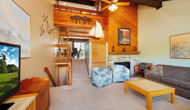 3 bed 3 bath, Outside heated pool, Close to Dunes