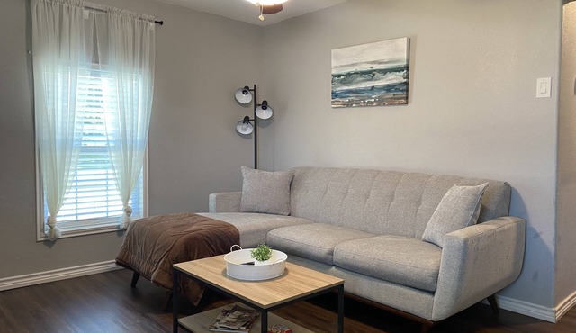 3 Bedroom,1 bath Comfortable and affordable house in Convenient location couple of minutes from the beach. in Palacios