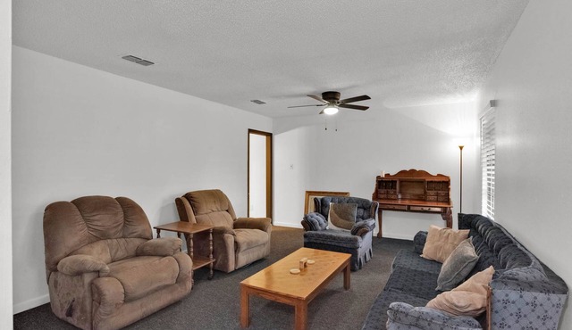 3 Bedroom/2 Full Bathroom Home Near Cross Lake, On Cul-de-Sac