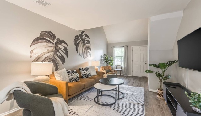 3 Bedroom Home Private Garage Pet-Friendly in Liberty